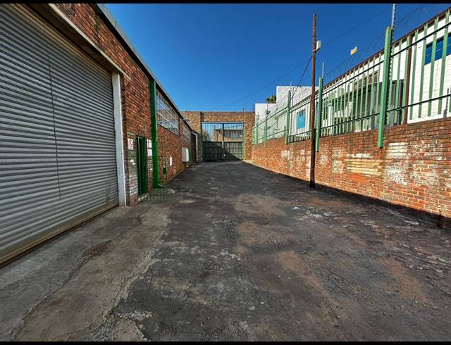 372M² WAREHOUSE TO LET IN KEW
